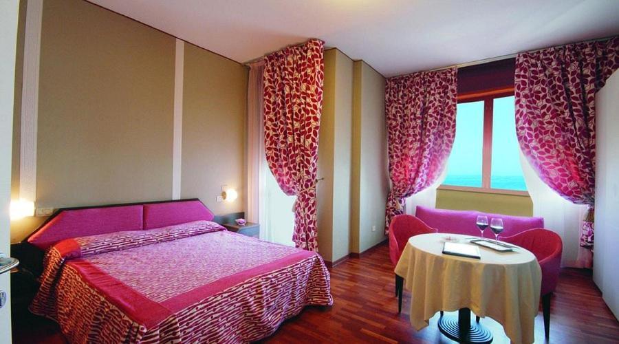 Nouvel Hotel Des Bains Песаро Екстериор снимка